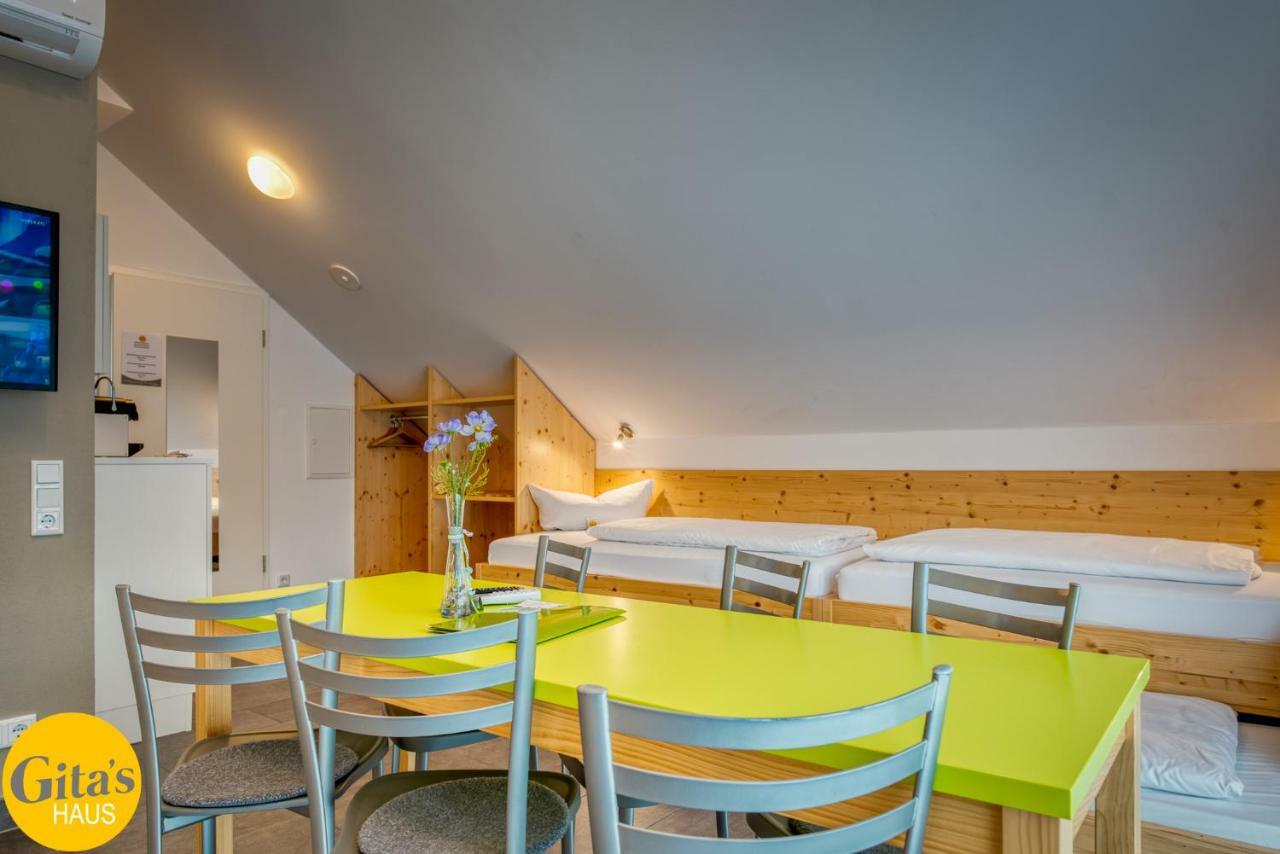 러스트 Gita'S Haus 아파트 호텔 외부 사진